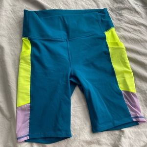 Fabletics On the Go High-Waisted 9” shorts